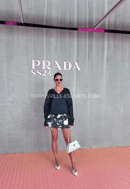 Townsville escorts Yvonne — 4