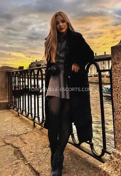 Townsville escorts Riley — 6