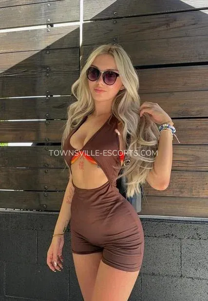 Townsville escorts Riley — 1