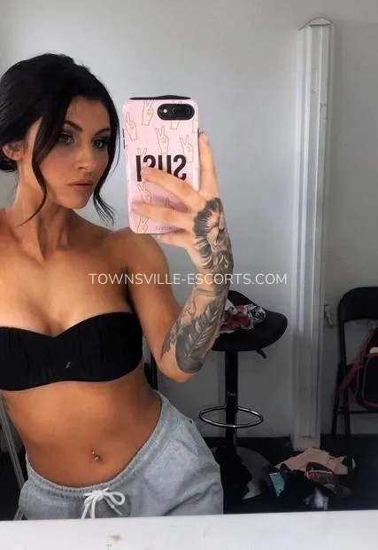 Townsville escorts Hailey — 2
