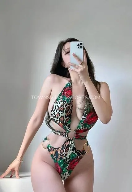Townsville escorts Charlotte — 2