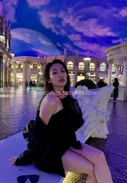 Townsville escorts Hanna — 5