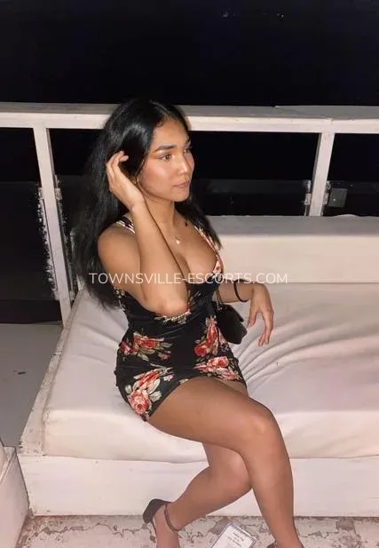 Townsville escorts Aurora — 4