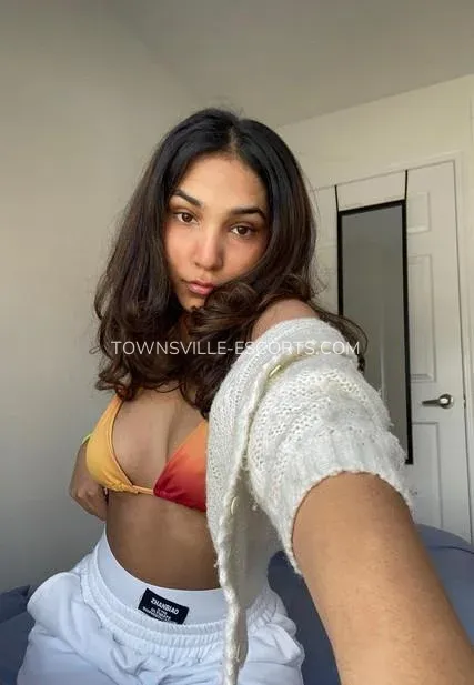 Townsville escorts Aurora — 3