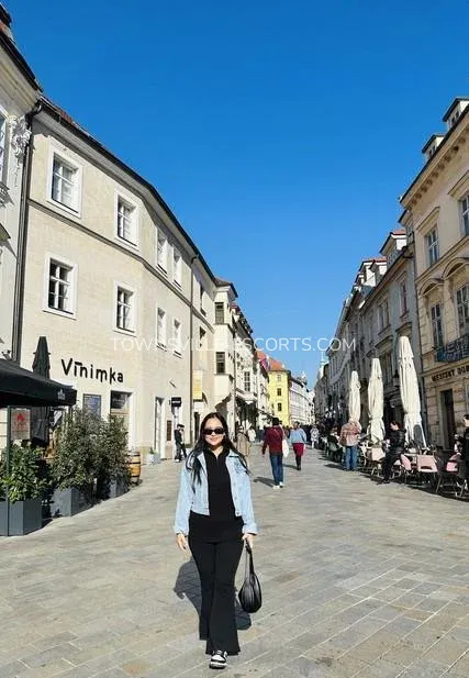 Townsville escorts Alice — 1